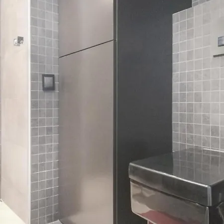 Three-bedroom In 아파트 *