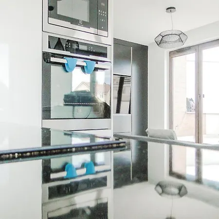 Three-bedroom In 아파트