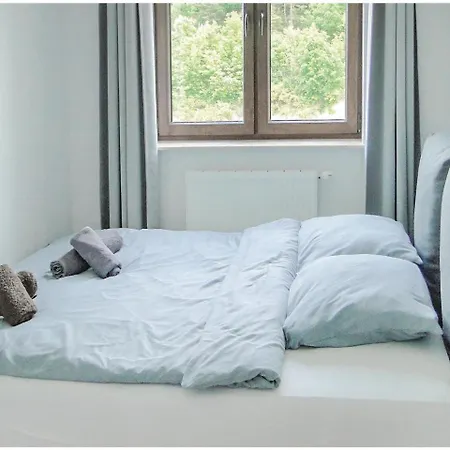 Three-bedroom In 아파트 *